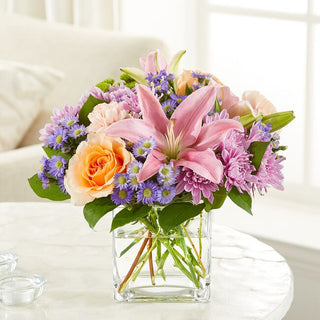 Elegant pink and green sympathy bouquet for home delivery in Thornhill – Hand-delivered by local florist.