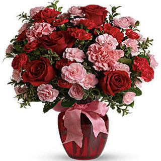 Do you already have the flowers for this Valentine's Day? Check our collection of beautiful arrangements today and get the best gift for this special day.