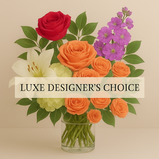 Luxe Designer’s Choice bouquet with roses, lilies, hydrangea, and seasonal flowers in a clear vase – Yunza Florist Toronto
